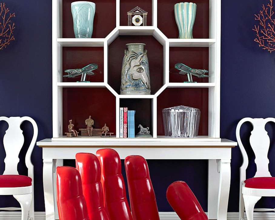 Decorate with red and blue, like Mary Higgins Clark