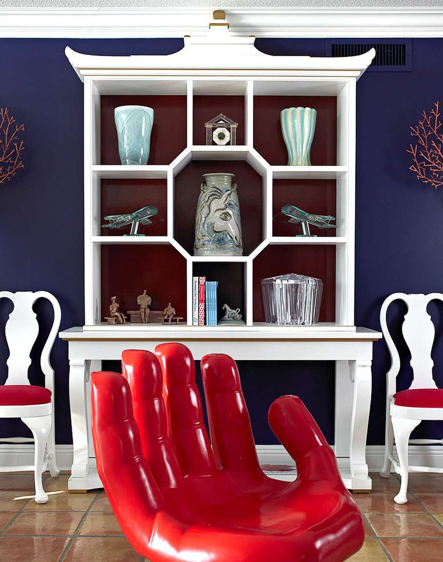 Decorate with red and blue, like Mary Higgins Clark