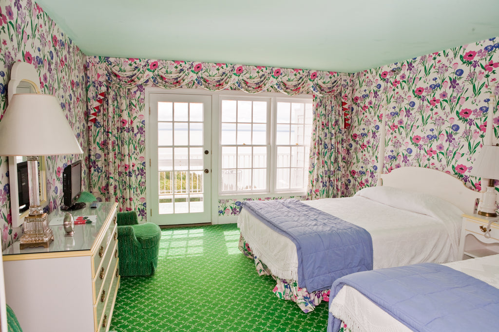 Les Fleures de Toulon Purple & White Wallpaper
