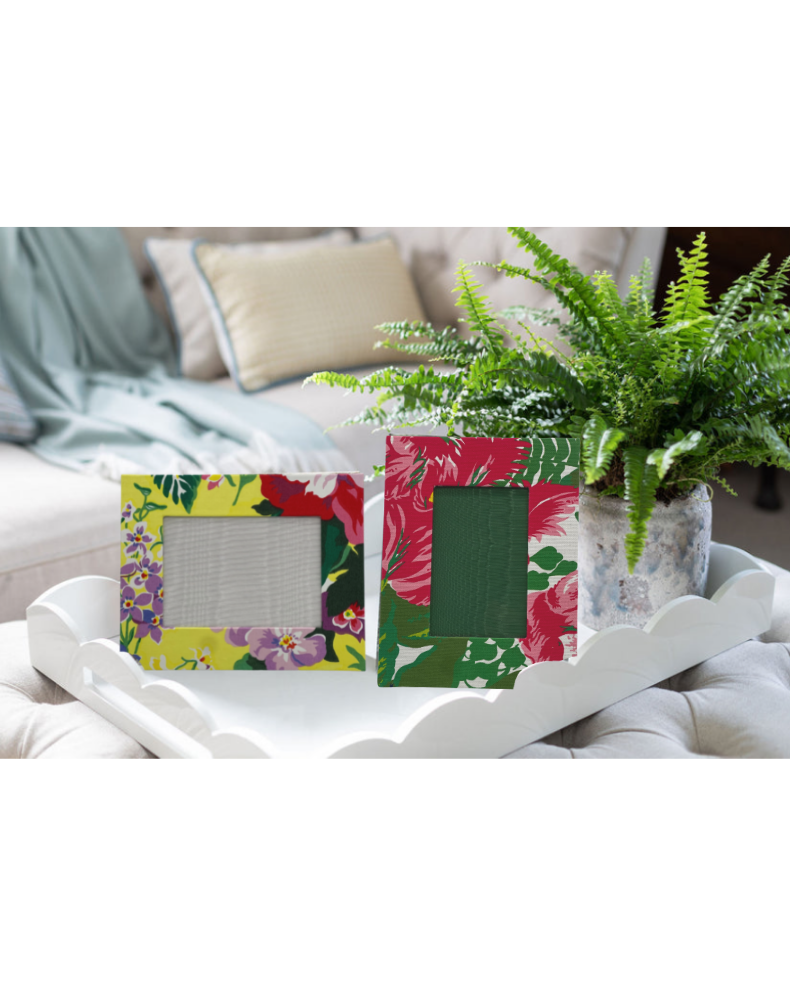 Lacquered White Tray with Scalloped Edges