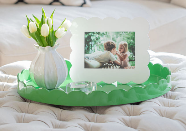 Lacquered Leafy Green Round Tray with Scalloped edges