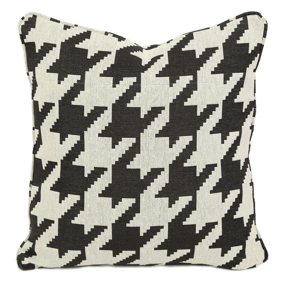 black_and_white_pillow1_5bb86d0c-c51f-4e81-96fe-1b63864f22d5.jpg